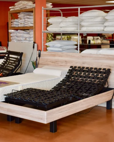Sommier électrique exposé en magasin Ox-Literie à Muret avec réglages de confort